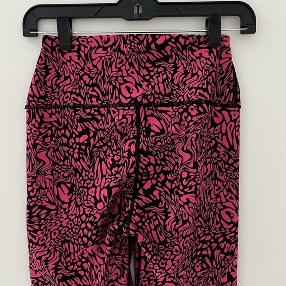 Carbon38 Pants - Carbon38 Swirly Leopard Printed Biker Short in pink/black, size small, like new!